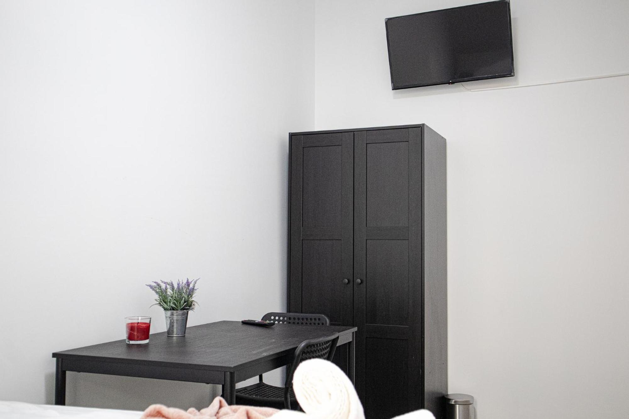 וינה Affordable 5-Br Shared Apartment / Enkplatz U3 Getaway מראה חיצוני תמונה