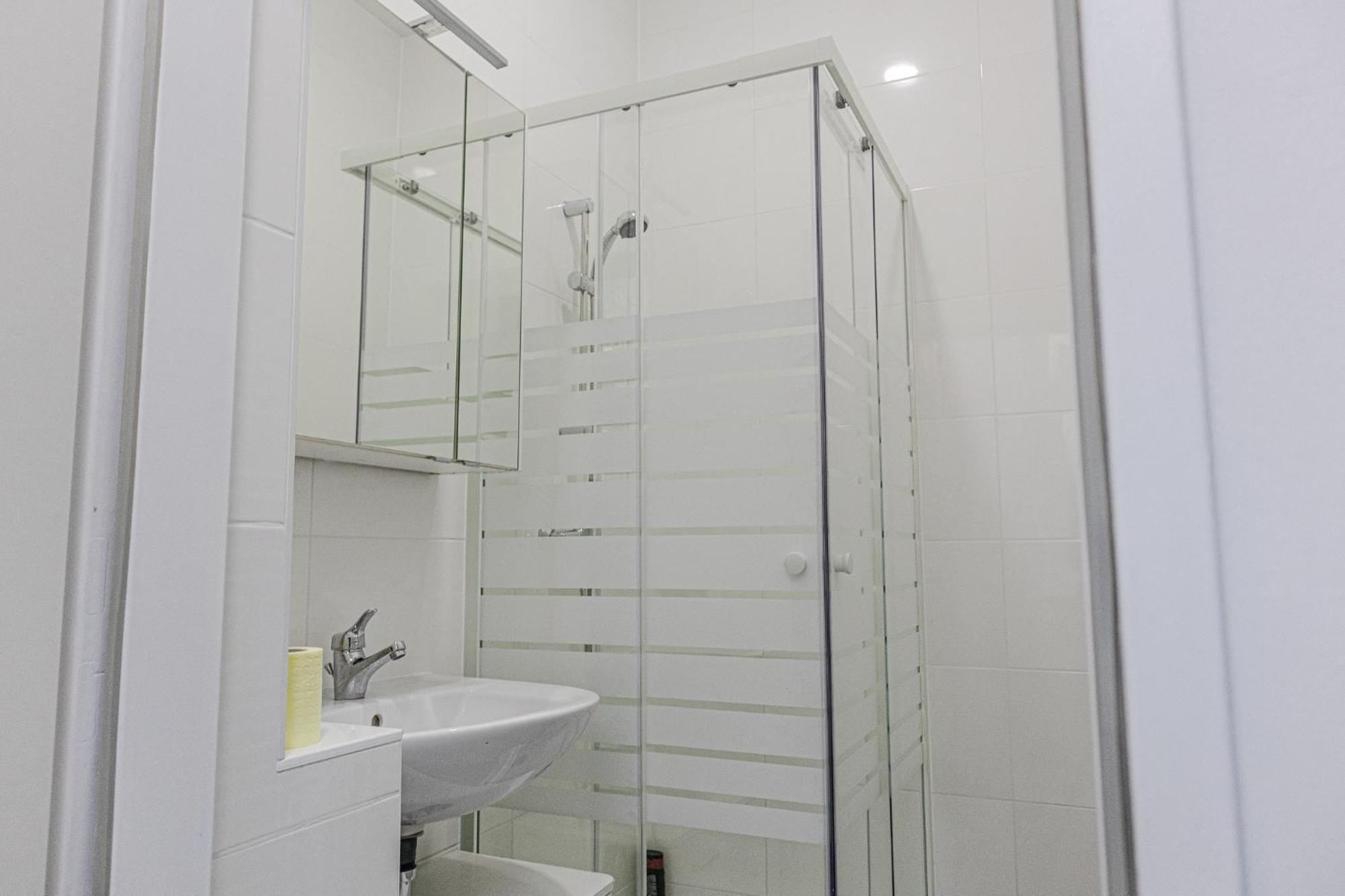 וינה Affordable 5-Br Shared Apartment / Enkplatz U3 Getaway מראה חיצוני תמונה