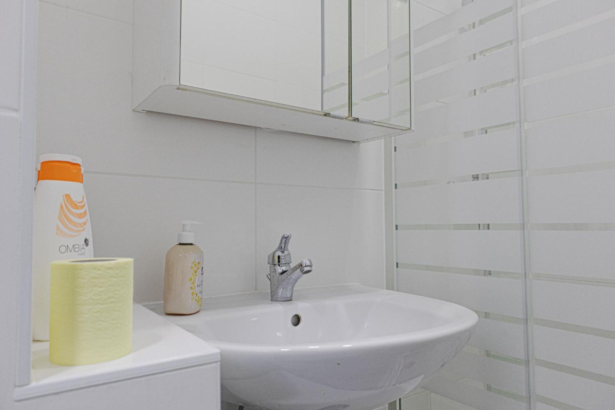וינה Affordable 5-Br Shared Apartment / Enkplatz U3 Getaway מראה חיצוני תמונה