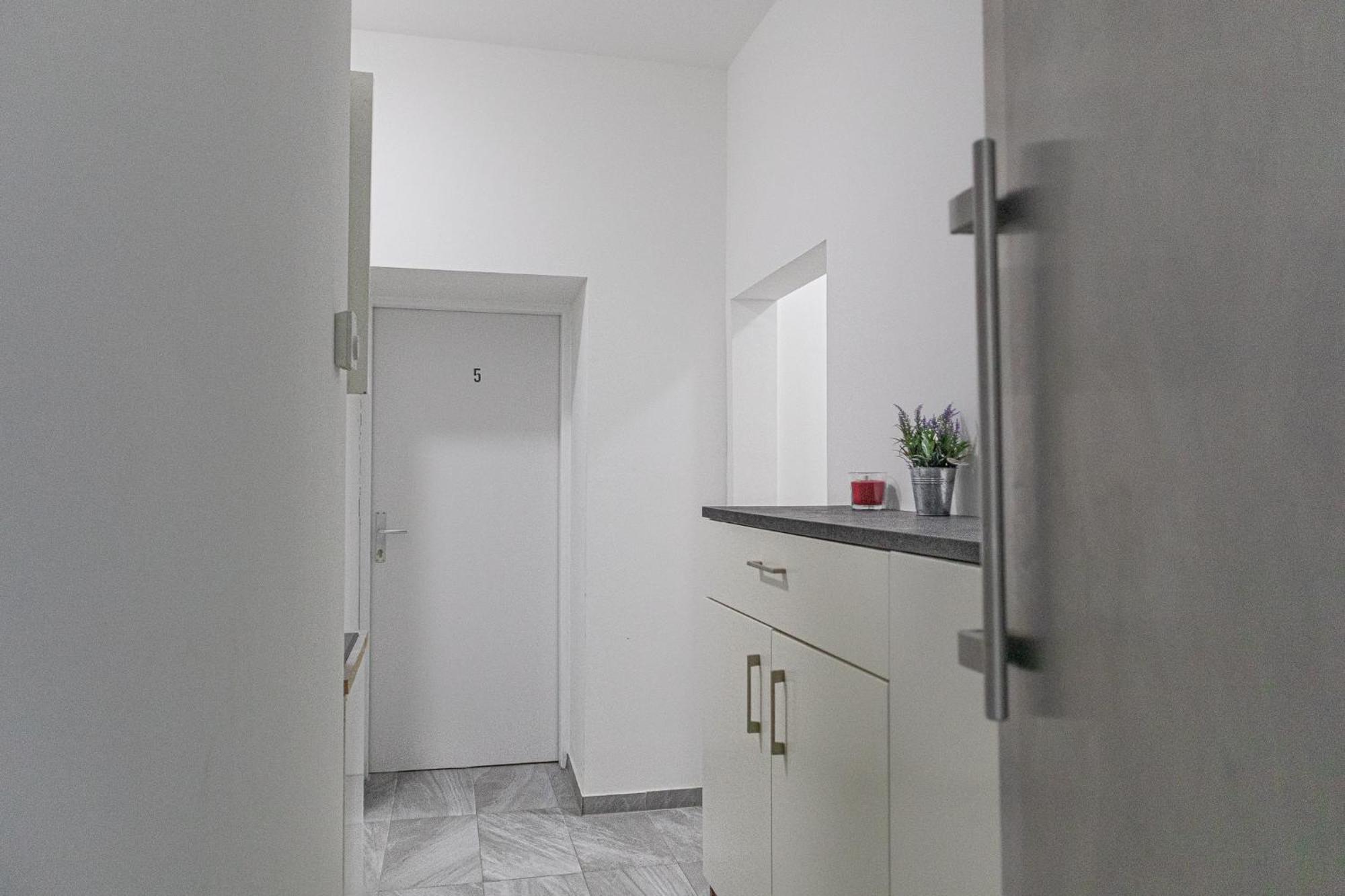 וינה Affordable 5-Br Shared Apartment / Enkplatz U3 Getaway מראה חיצוני תמונה